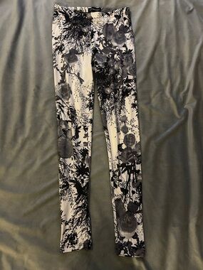 Streetwear Society Black & White Floral Printed Leggings